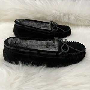 Minnetonka Woman’s leather upper slippers
